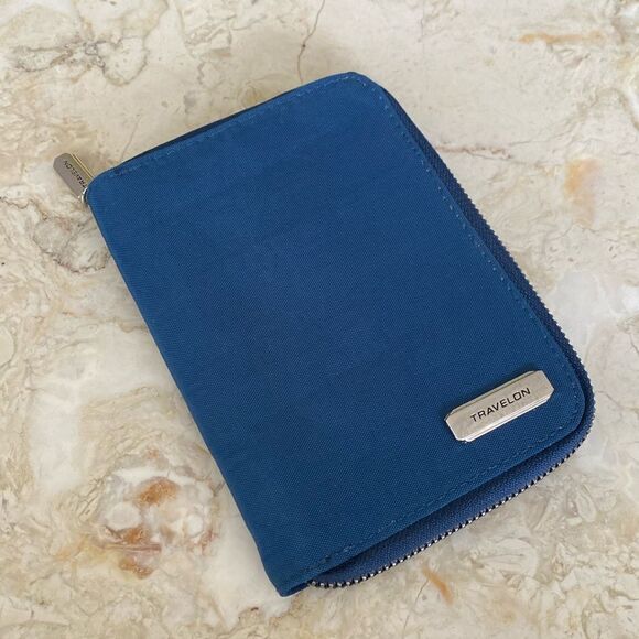 Travelon RFID Blocking Single Zip Nylon Wallet - Picture 2 of 12